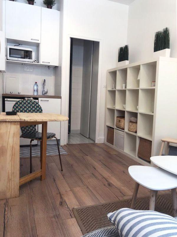 
                                                Location
                                                 Joli studio de 16m2 refait à neuf proche métro