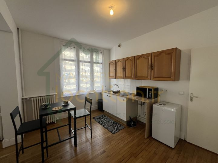 
                                                Location
                                                 Joli studio de 31m2 situé en HYPER-CENTRE de SAINT-QUENTIN