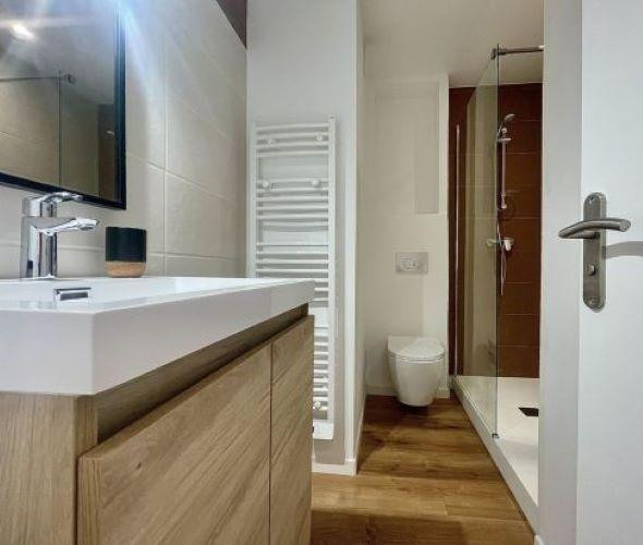 
                                                Location
                                                 Joli studio face mer