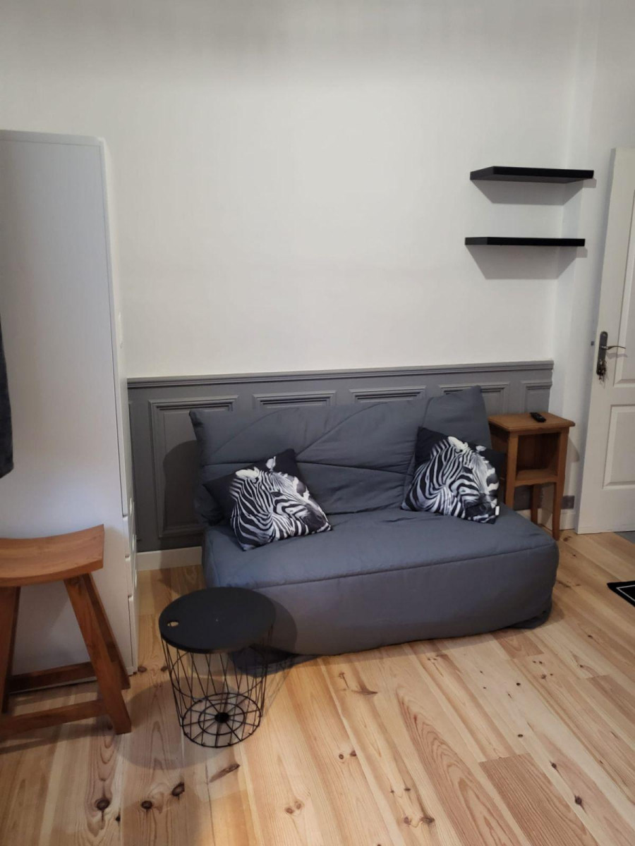 
                                                Location
                                                 JOLI STUDIO HYPER CENTRE VILLE