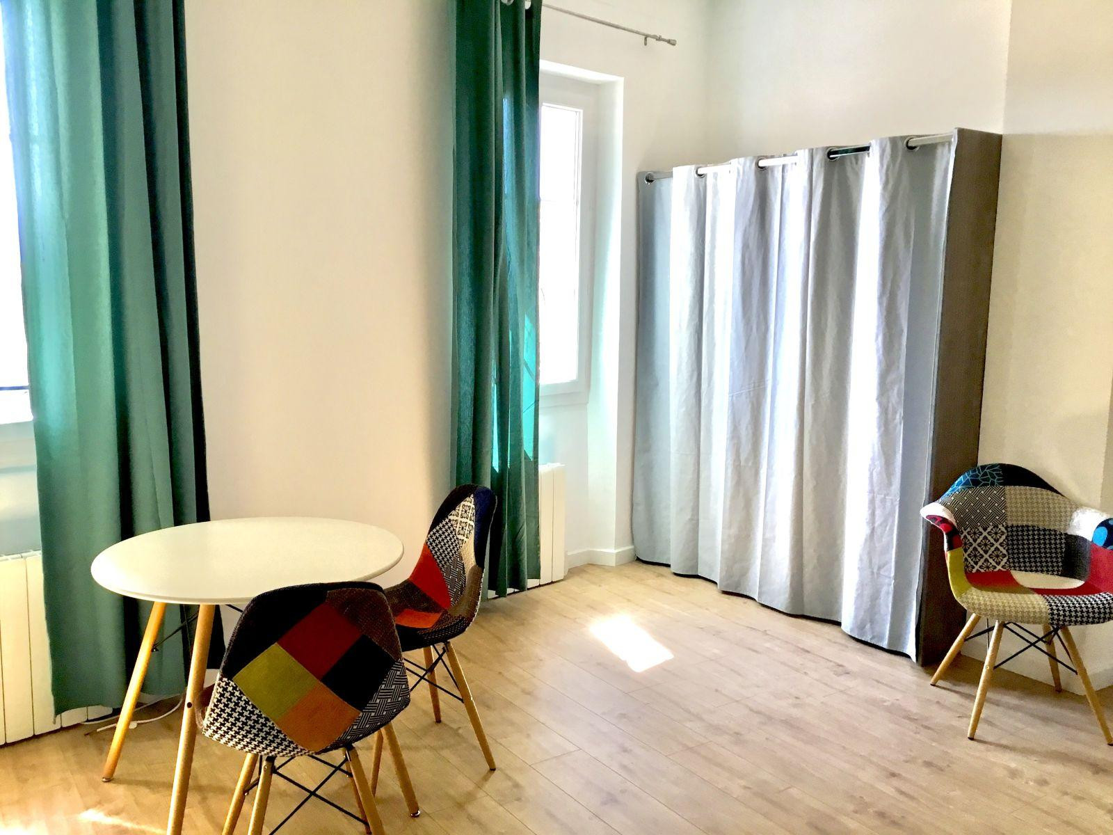 
                                                Location
                                                 Joli studio idéal étudiant ou jeune actif