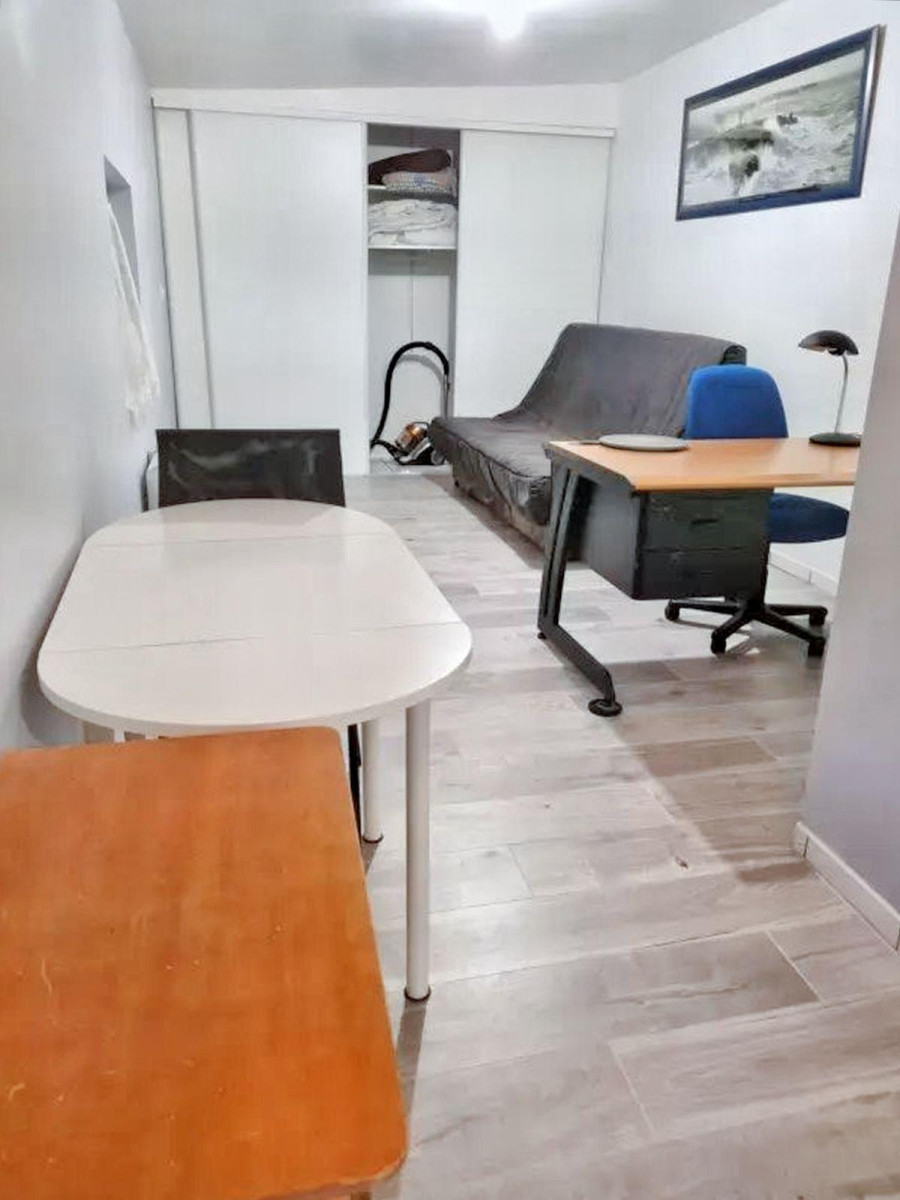 
                                                Location
                                                 Joli studio indépendant, calme et pratique