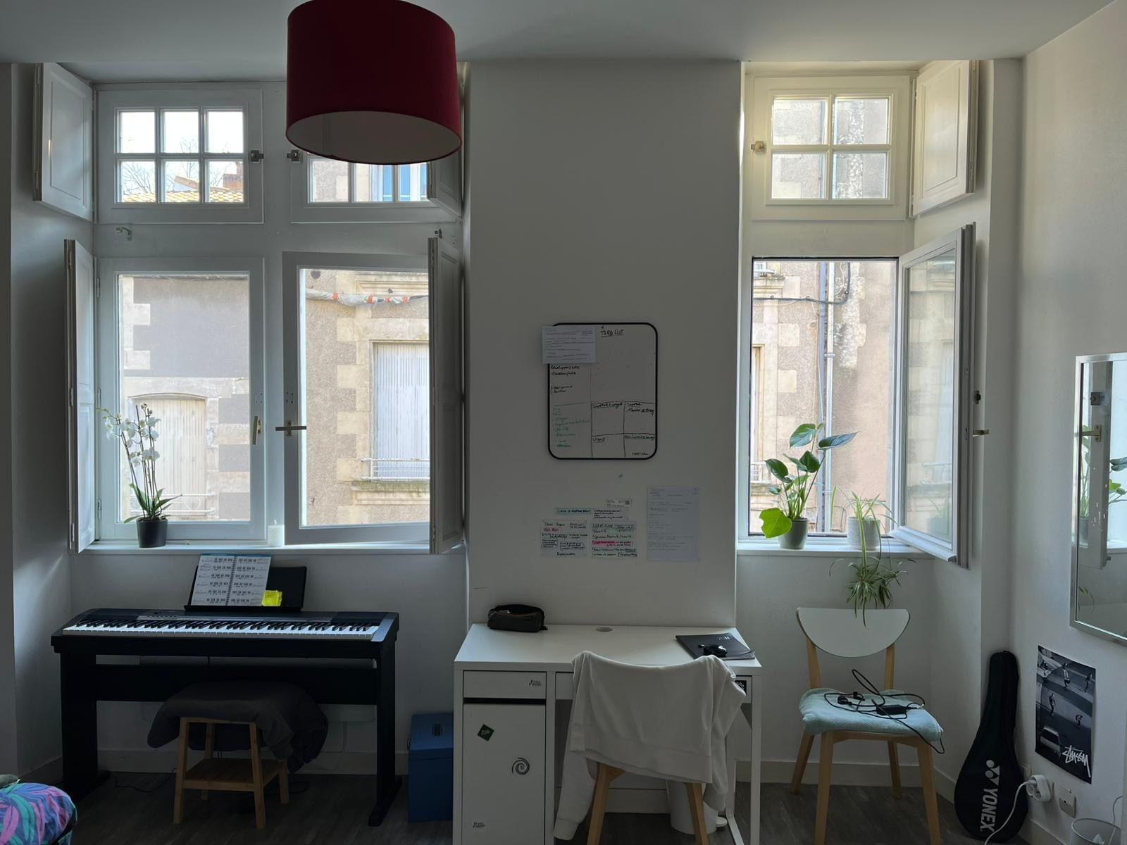 
                                                Location
                                                 Joli studio lumineux au pied du Parc Blossac