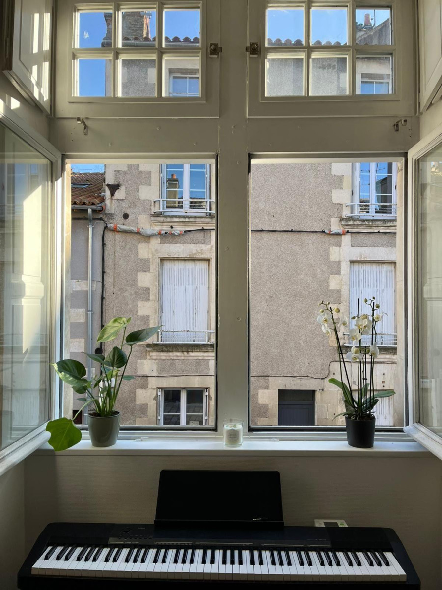 
                                                Location
                                                 Joli studio lumineux au pied du Parc Blossac
