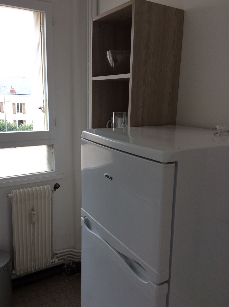 
                                                Location
                                                 Joli studio meublé à louer (loyer tout inclus)