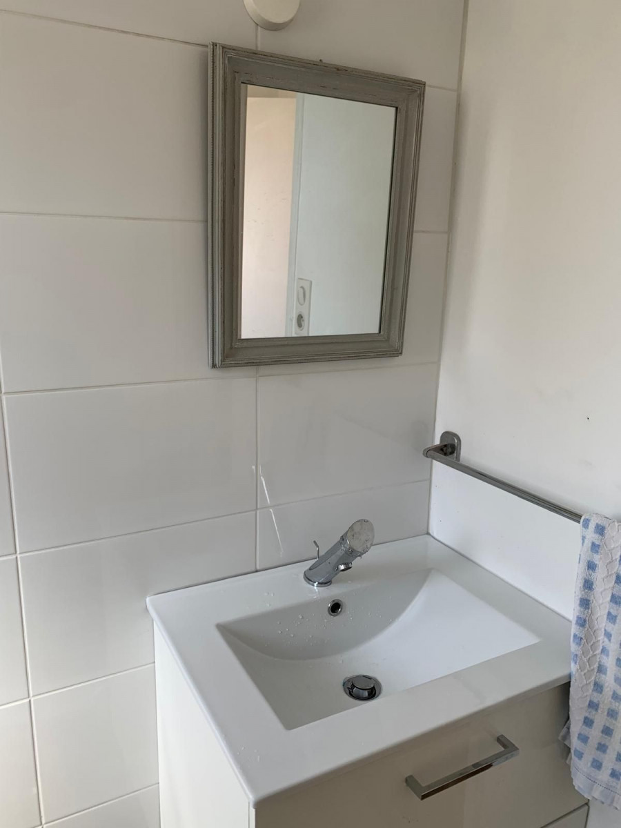 
                                                Location
                                                 Joli studio meublé à louer (loyer tout inclus)
