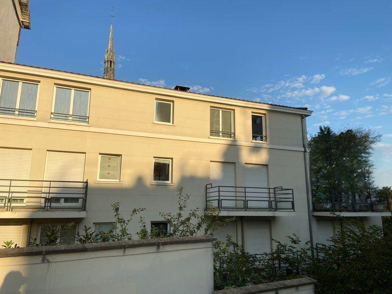 
                                                Location
                                                 Joli Studio meublé avec balcon, clair et calme