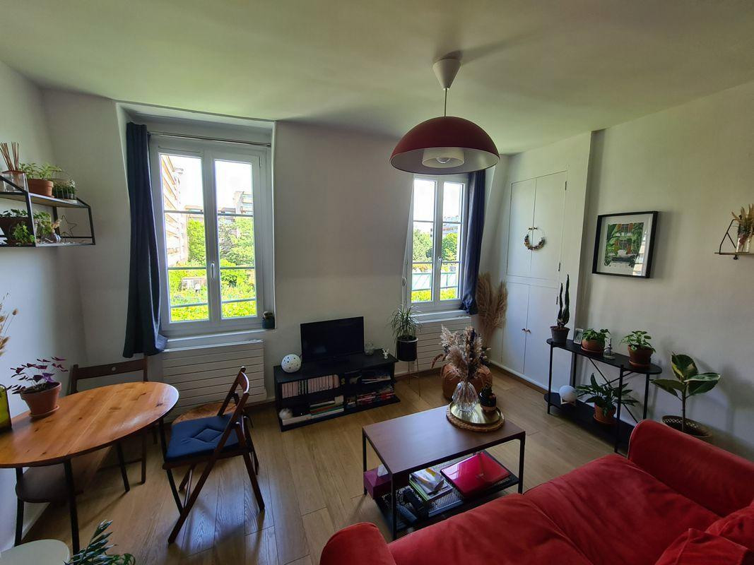 
                                                Location
                                                 Joli studio meublé de 25m² à deux pas du château