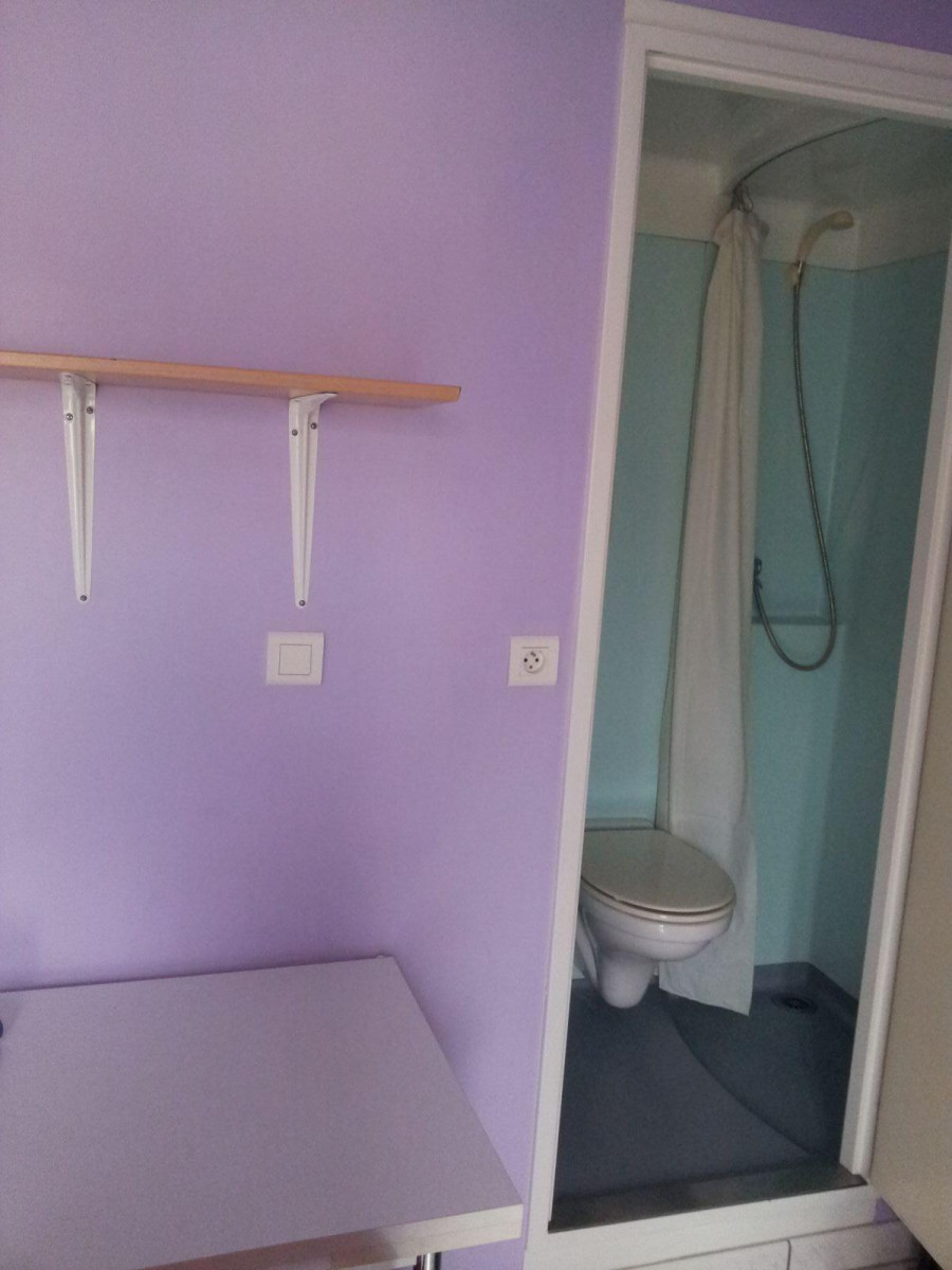 
                                                Location
                                                 Joli studio meublé pour étudiant(e)