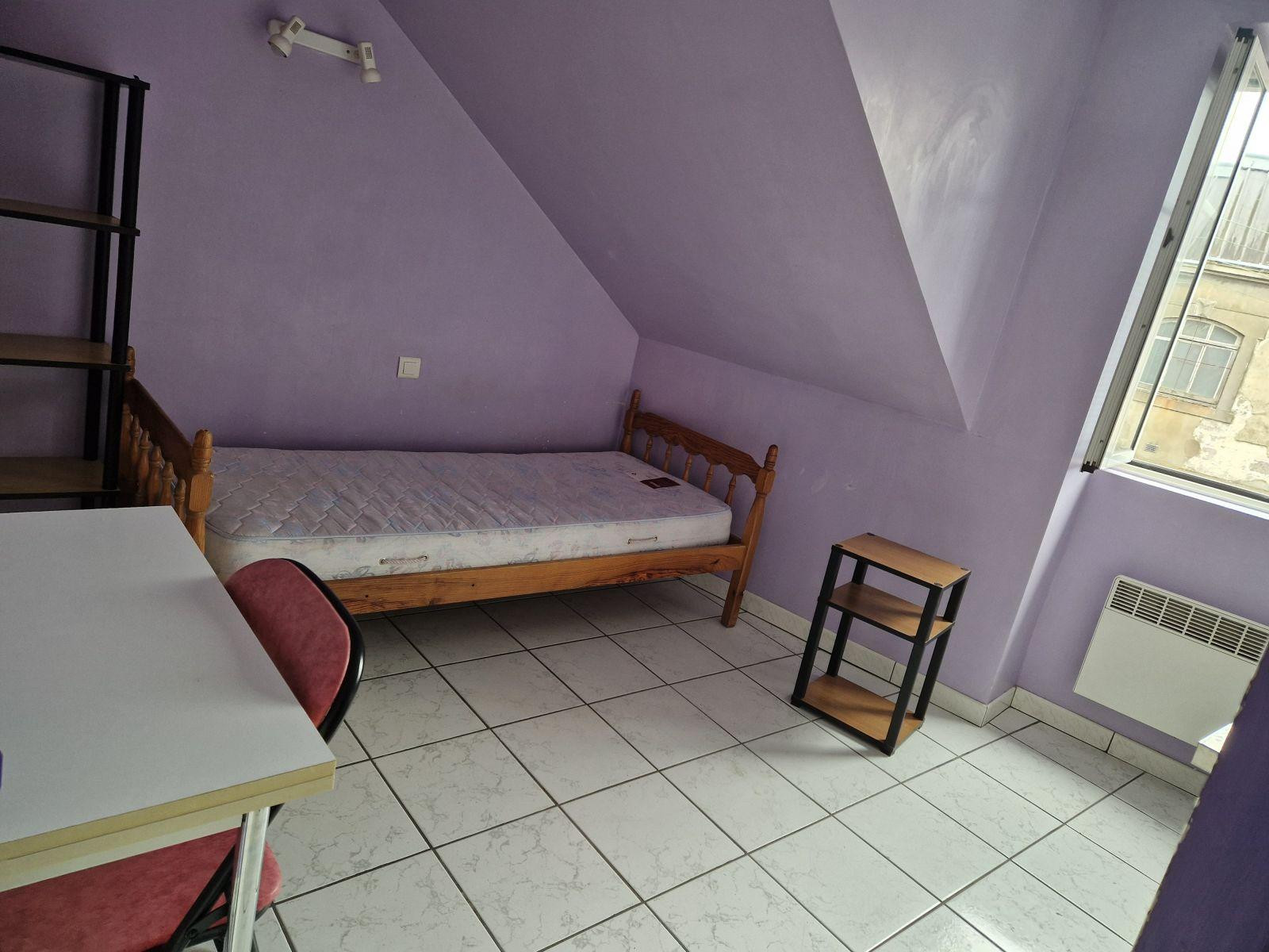 
                                                Location
                                                 Joli studio meublé pour étudiant(e)