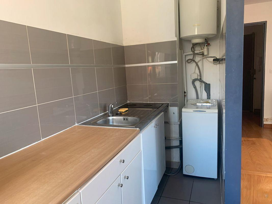 
                                                Location
                                                 Joli studio meublé Timone