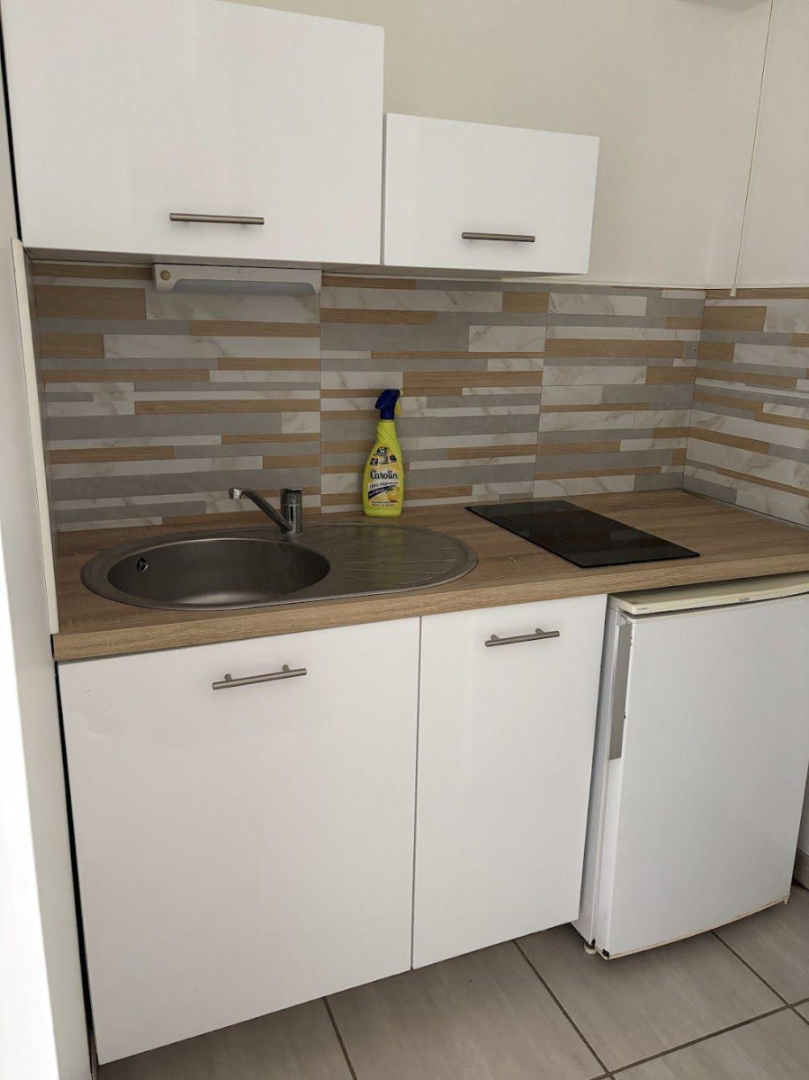 
                                                Location
                                                 Joli studio rénové