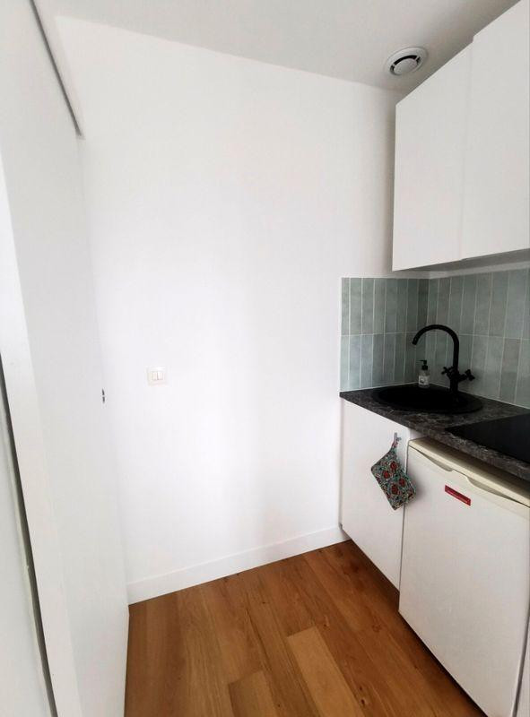 
                                                Location
                                                 Joli studio rénové à Belleville
