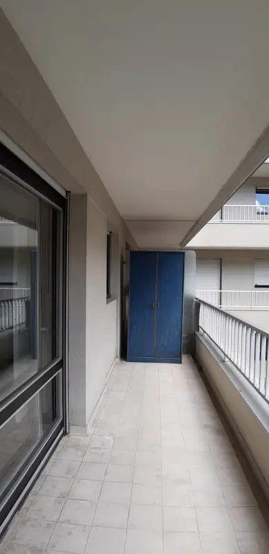 
                                                Location
                                                 Joli studio, résidence sécurisée, grand balcon