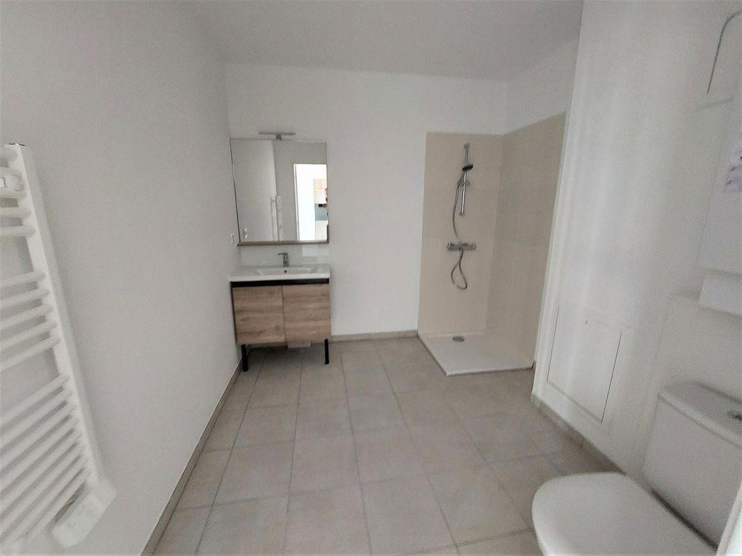 
                                                Location
                                                 Joli T2 avec balcon avenue Jean Jaurès Lyon 69007