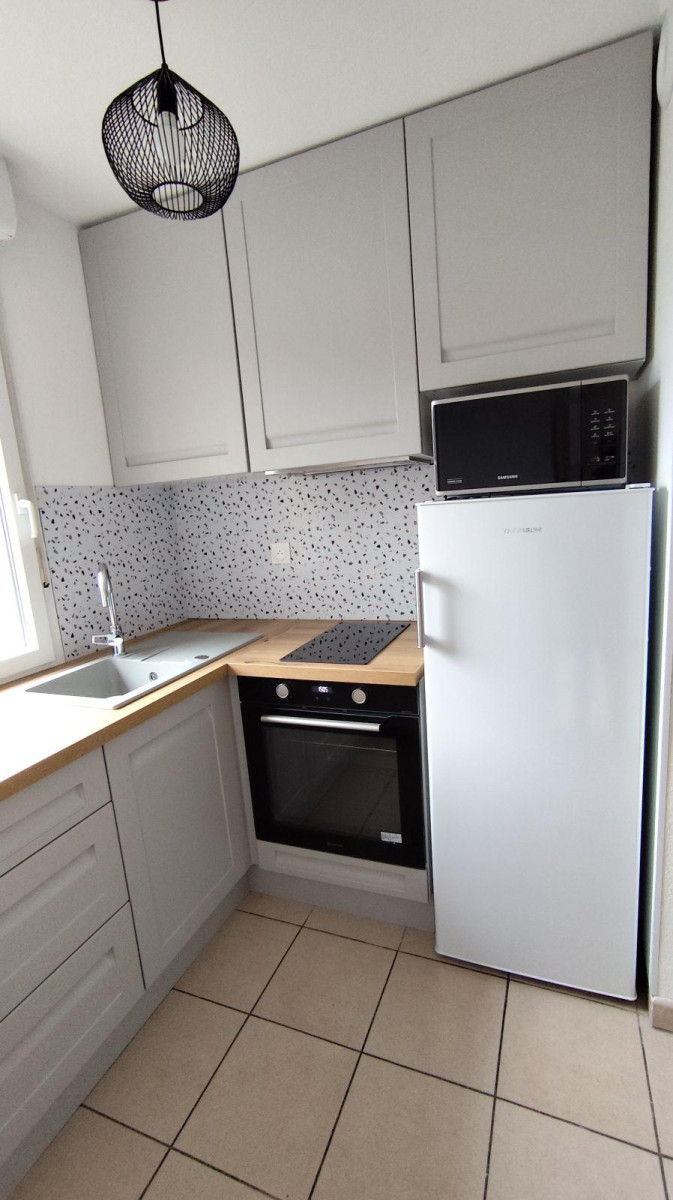 
                                                Location
                                                 Joli T2 avec piscine, balcon et parking