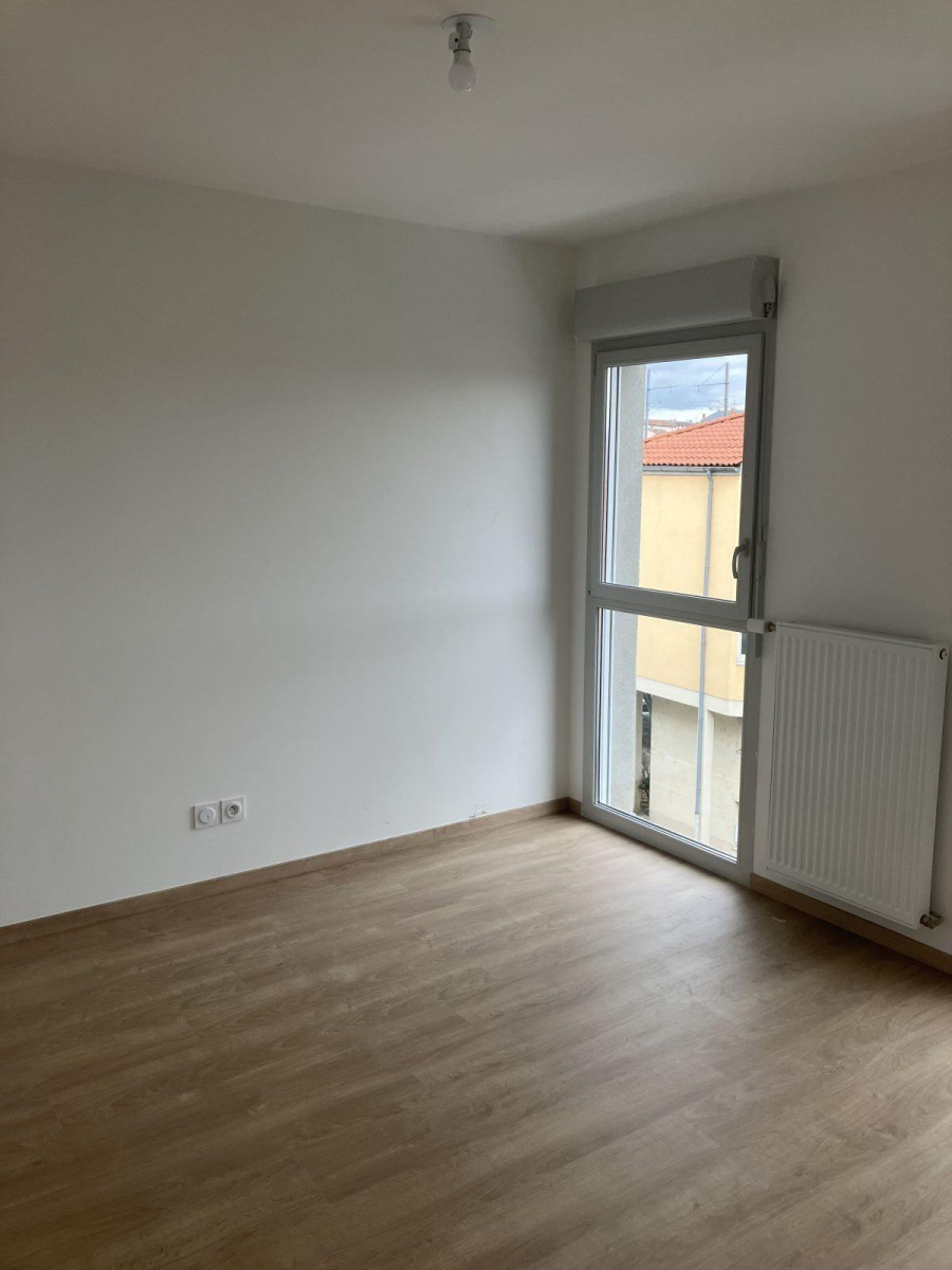 
                                                Location
                                                 Joli T2 bien équipé dans immeuble 2023