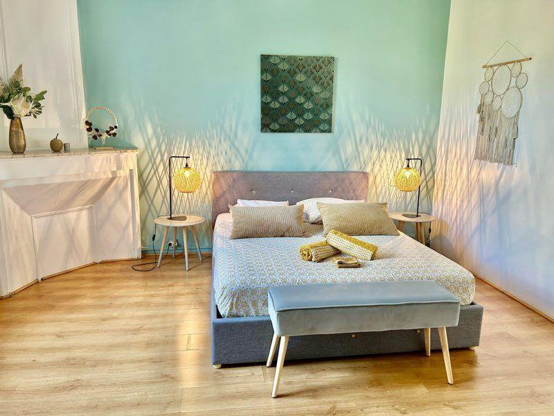 
                                                Location
                                                 Joli T2 climatisé 50 m2 plein centre Marseille