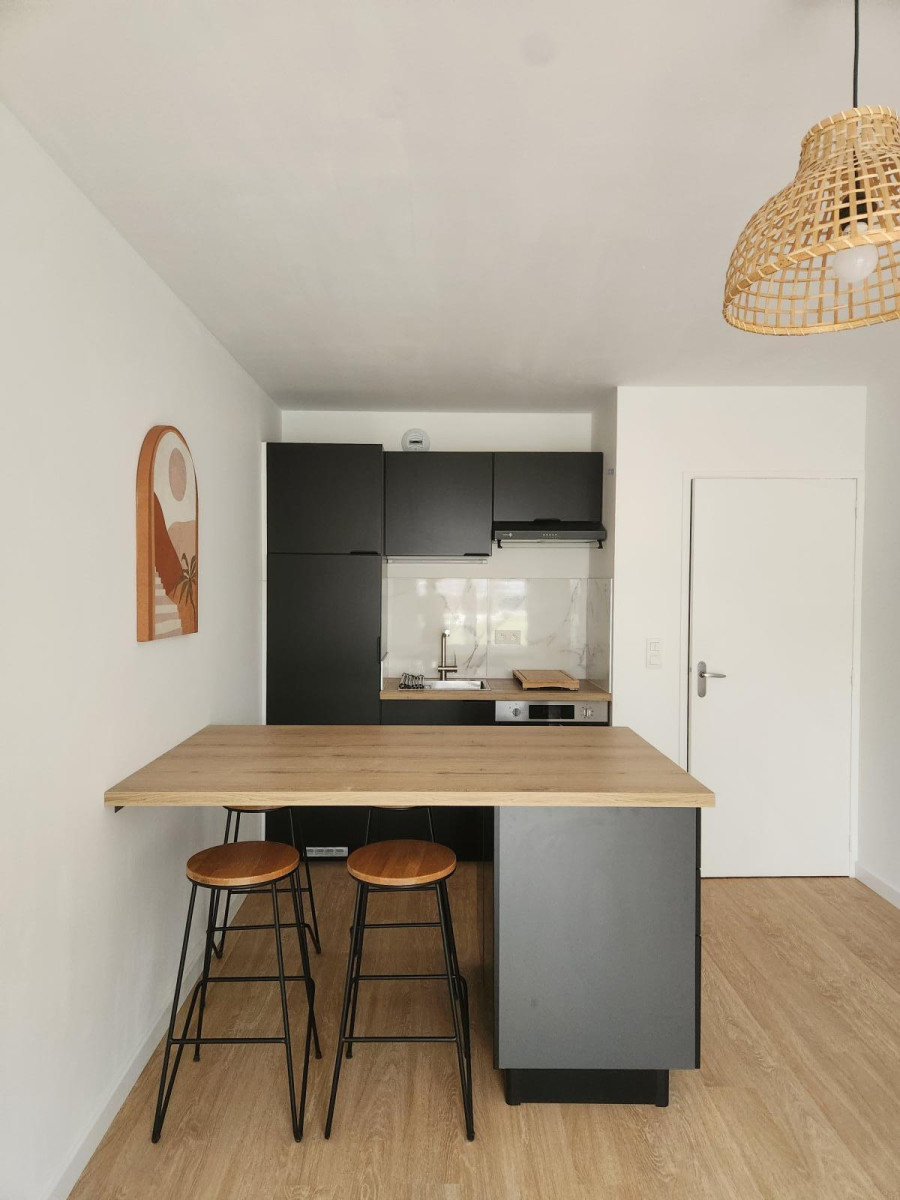 
                                                Location
                                                 Joli T2 entièrement rénové