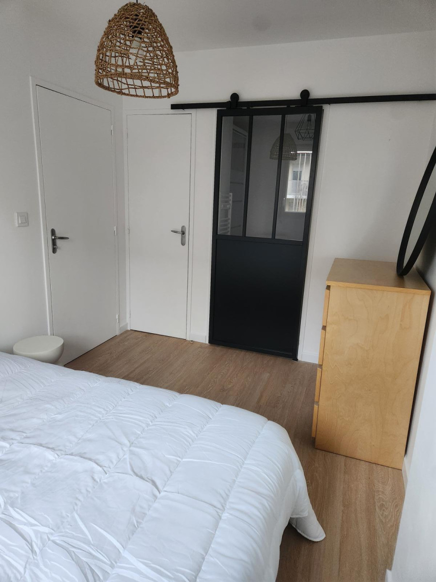 
                                                Location
                                                 Joli T2 entièrement rénové