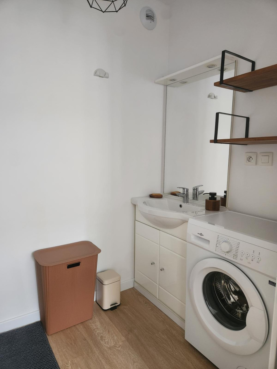 
                                                Location
                                                 Joli T2 entièrement rénové