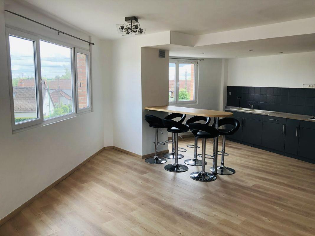 
                                                Location
                                                 Joli T3 meublé 60m² refait à neuf