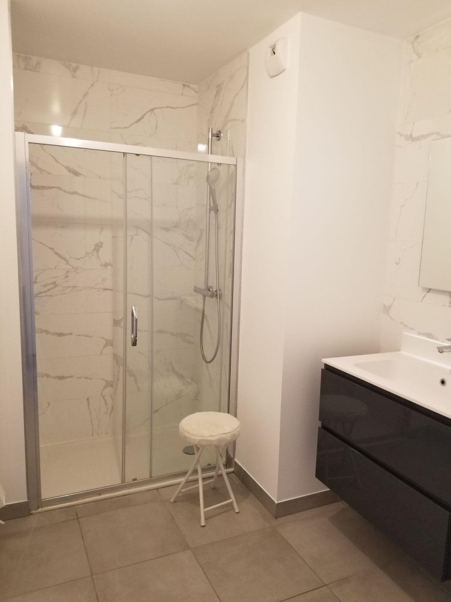 
                                                Location
                                                 Joli T3 meublé à louer à Annemasse.