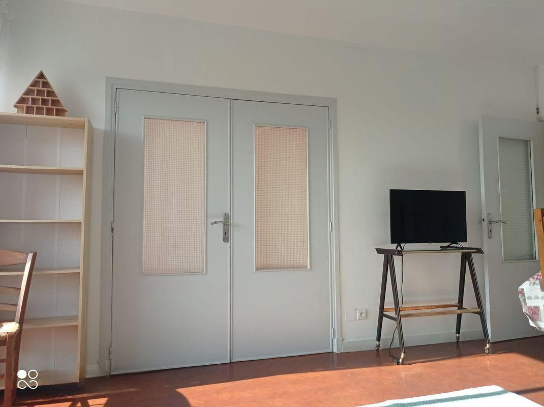 
                                                Location
                                                 Joli T3 meublé ou non 55m² rénové