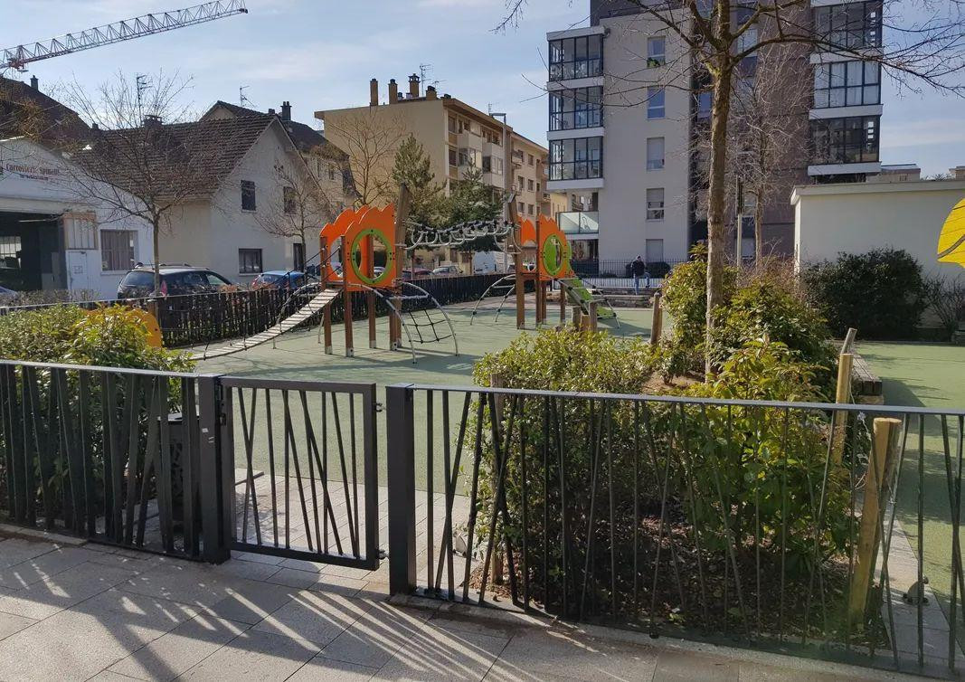 
                                                Location
                                                 Joli T3 récent en location immédiate à Annemasse