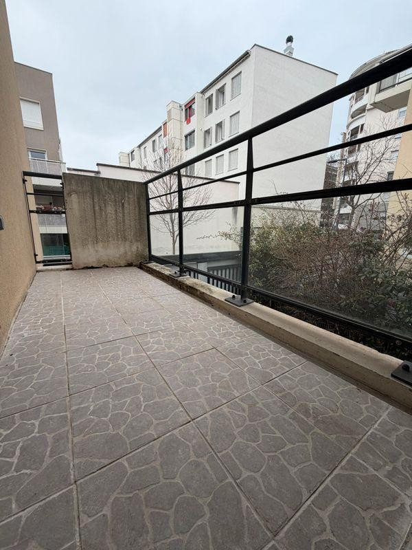 
                                                Location
                                                 Joli Type 2 meublé metro République