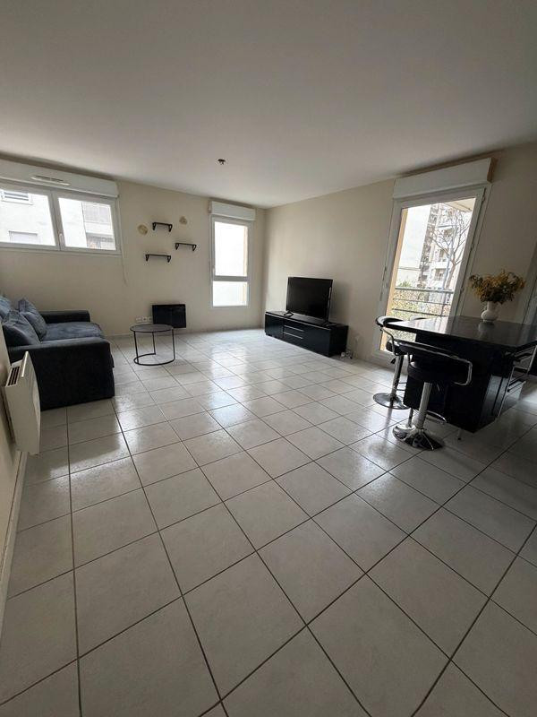 
                                                Location
                                                 Joli Type 2 meublé metro République