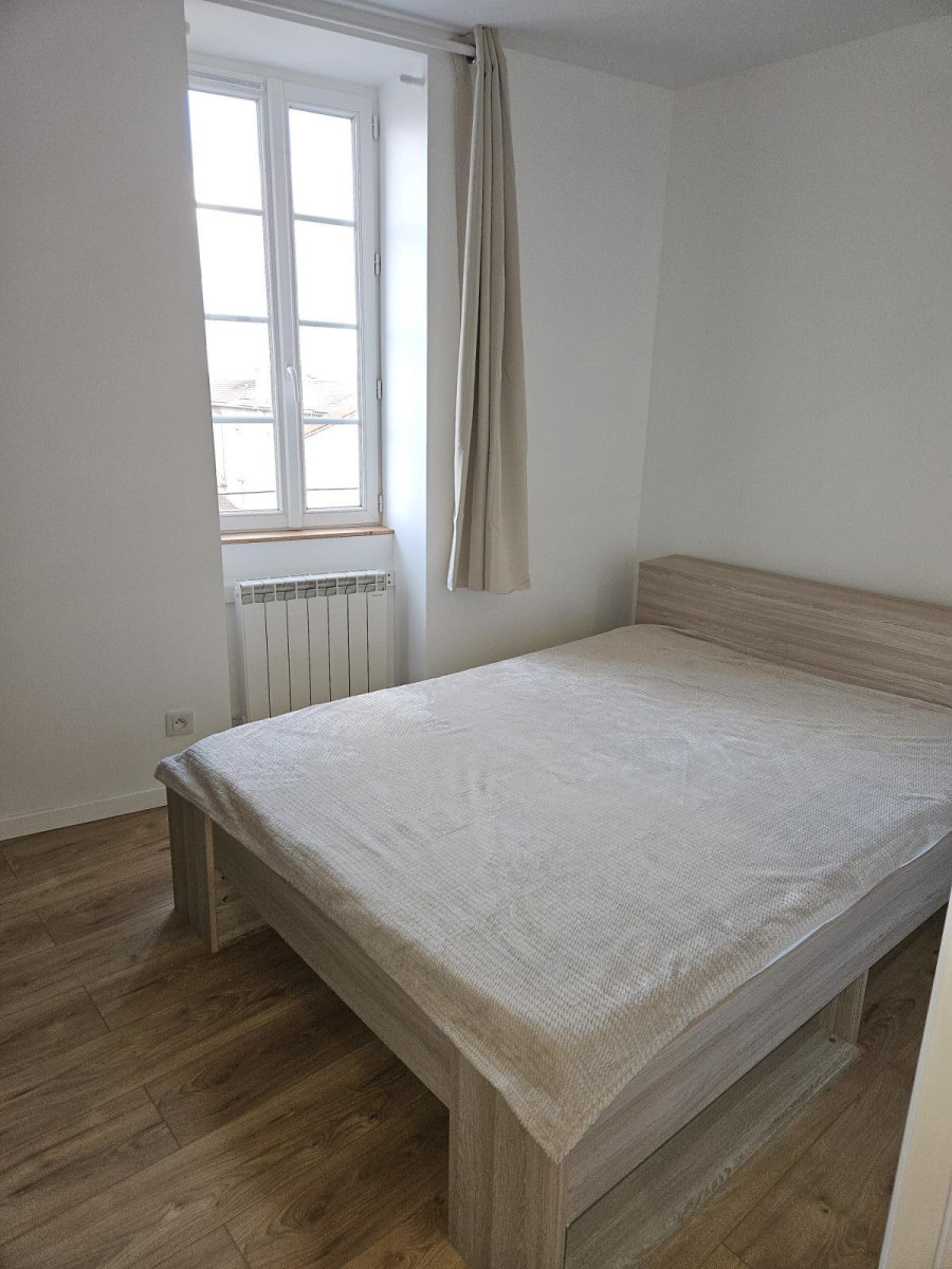 
                                                Location
                                                 Jolie appartement T2 tout meublé
