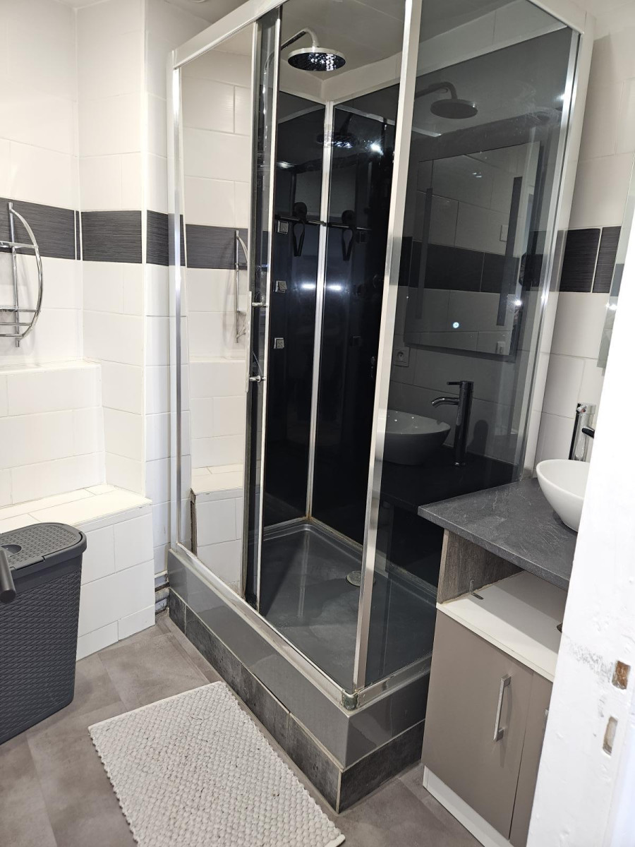 
                                                Location
                                                 Jolie appartement T2 tout meublé