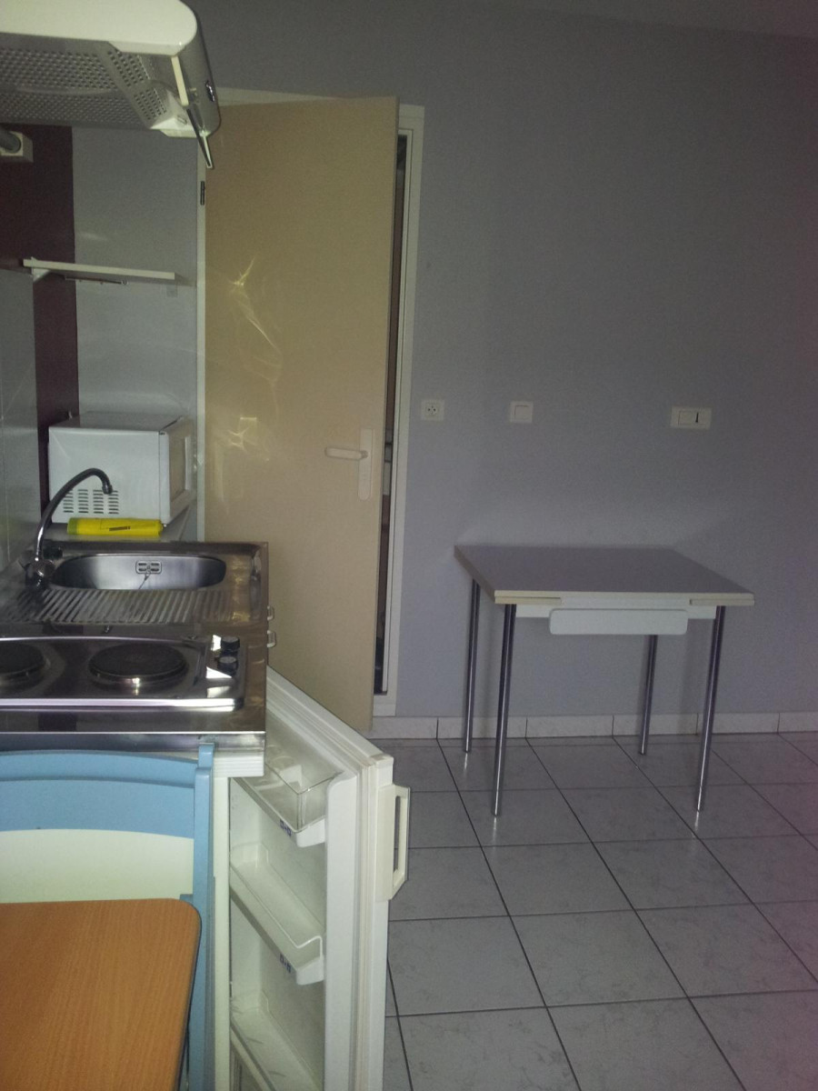 
                                                Colocation
                                                 Jolie chambre meublée pour étudiant(e)
