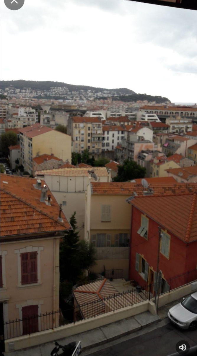 
                                                Colocation
                                                 Jolie chambre parquetée sans vis à vis,  balcon
