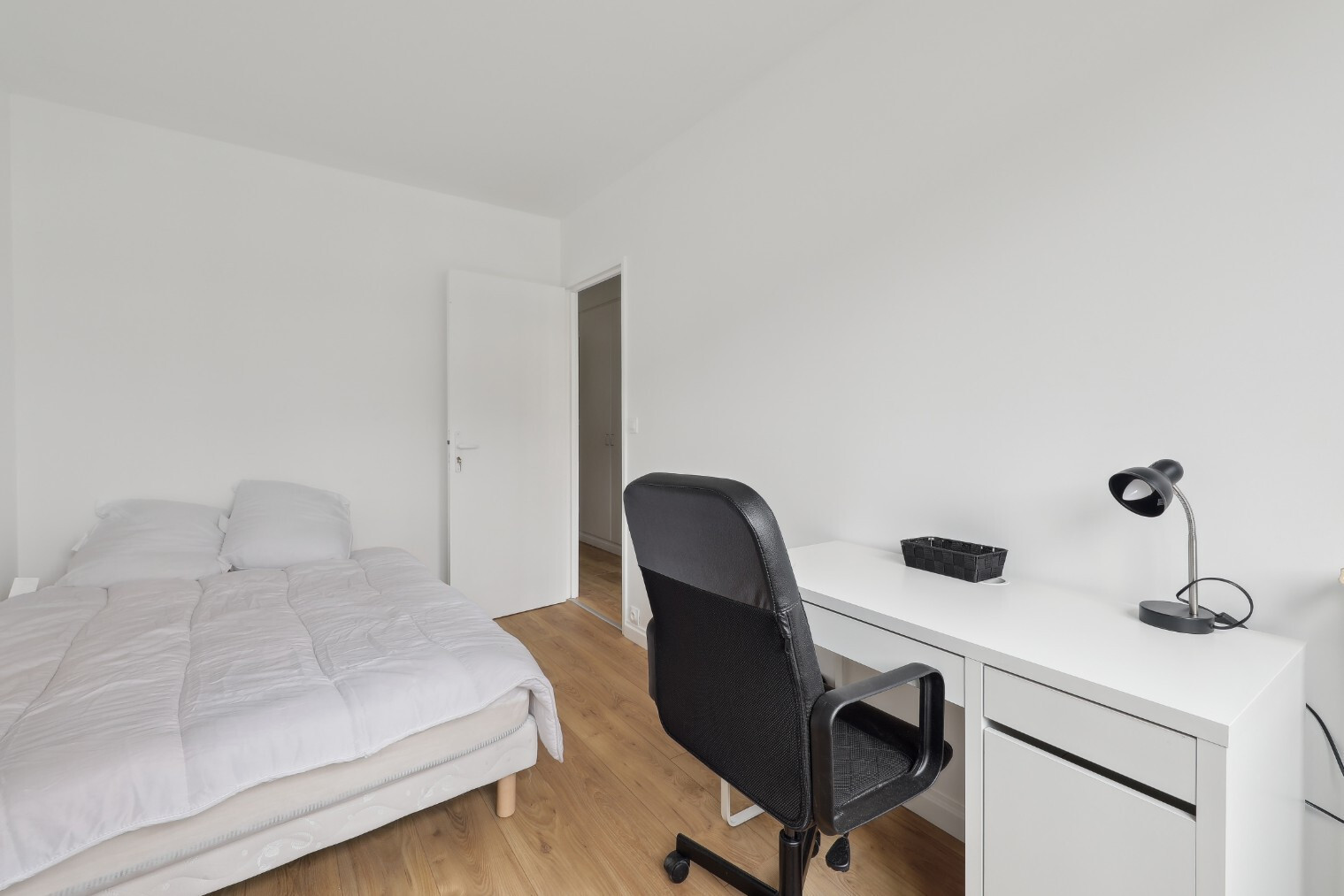 
                                                Colocation
                                                 Jolie colocation refaite à neuf