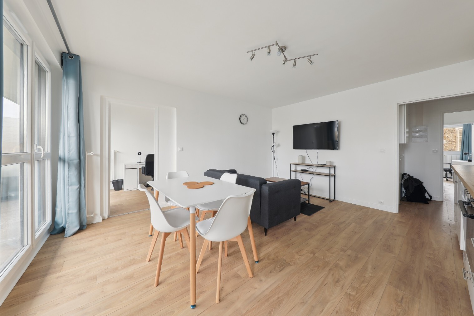 
                                                Colocation
                                                 Jolie colocation refaite à neuf