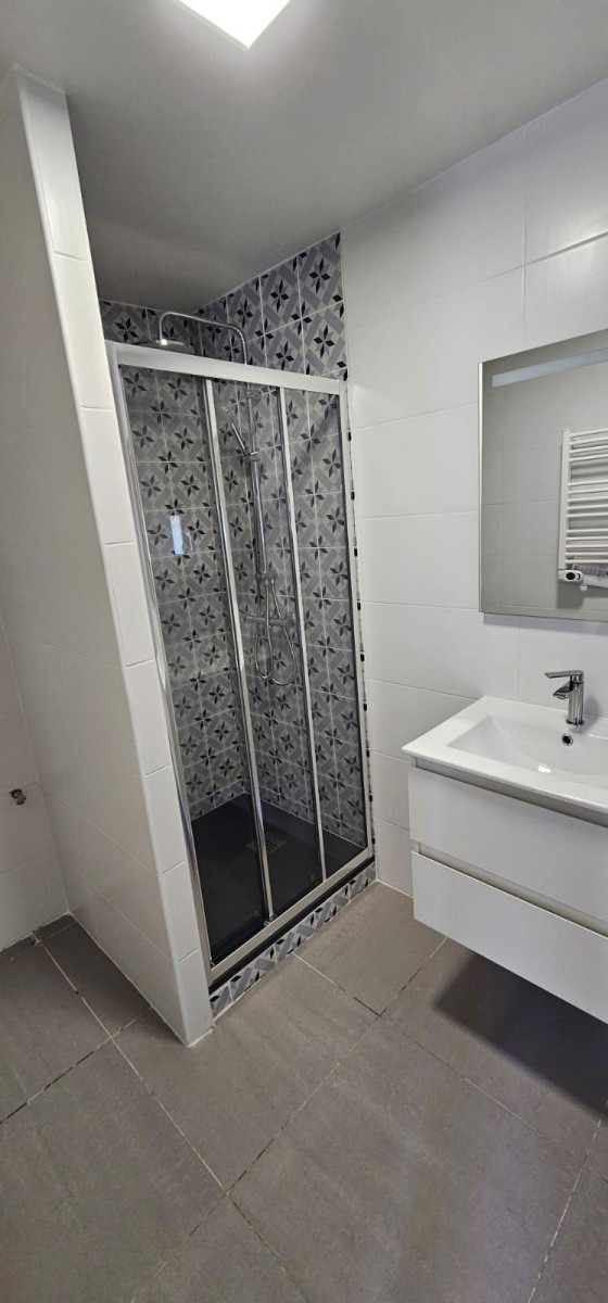 
                                                Location
                                                 Jolie maison dans quartier tranquille.