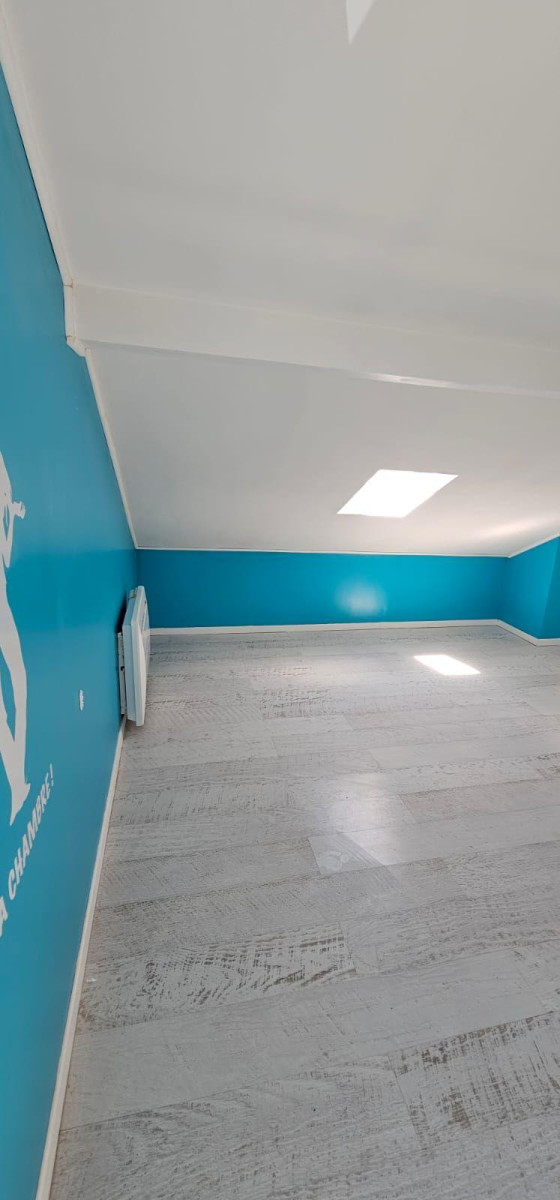 
                                                Location
                                                 Jolie maison dans quartier tranquille.