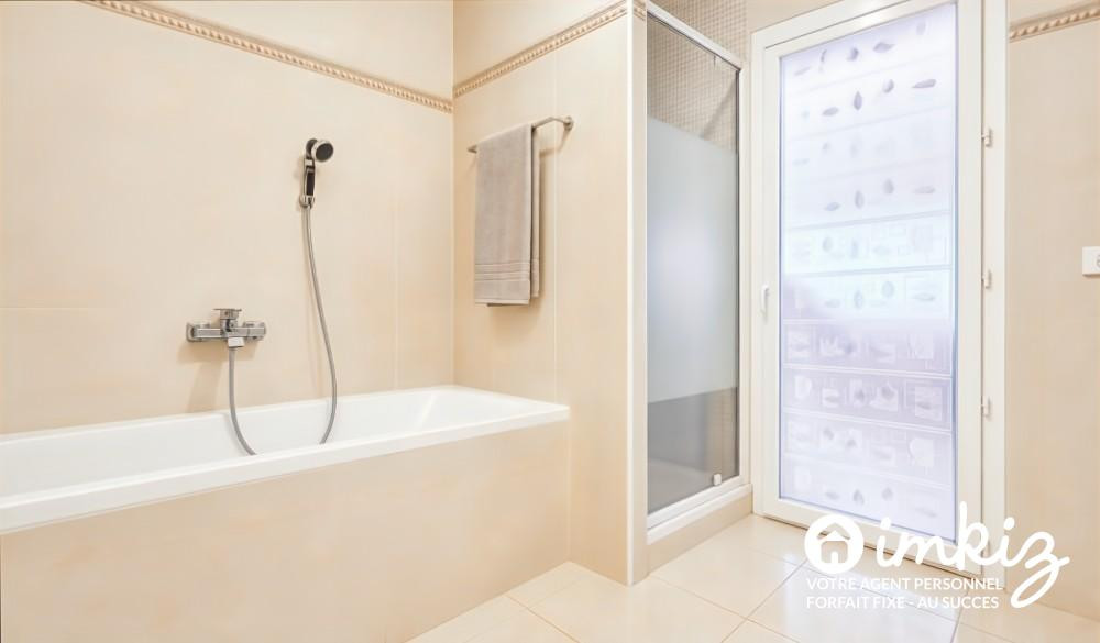 
                                                Vente
                                                 Jolie villa 5 pièces, 2 faces, 113 m2