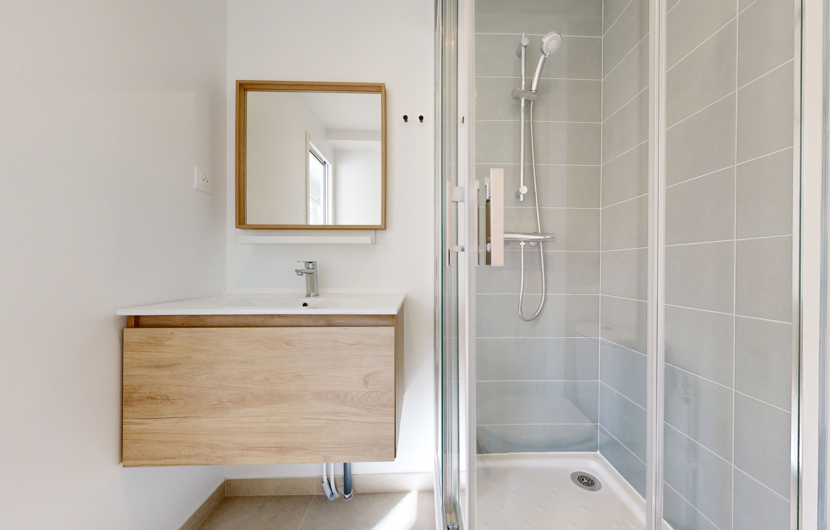 
                                                Colocation
                                                 KER BAS 1