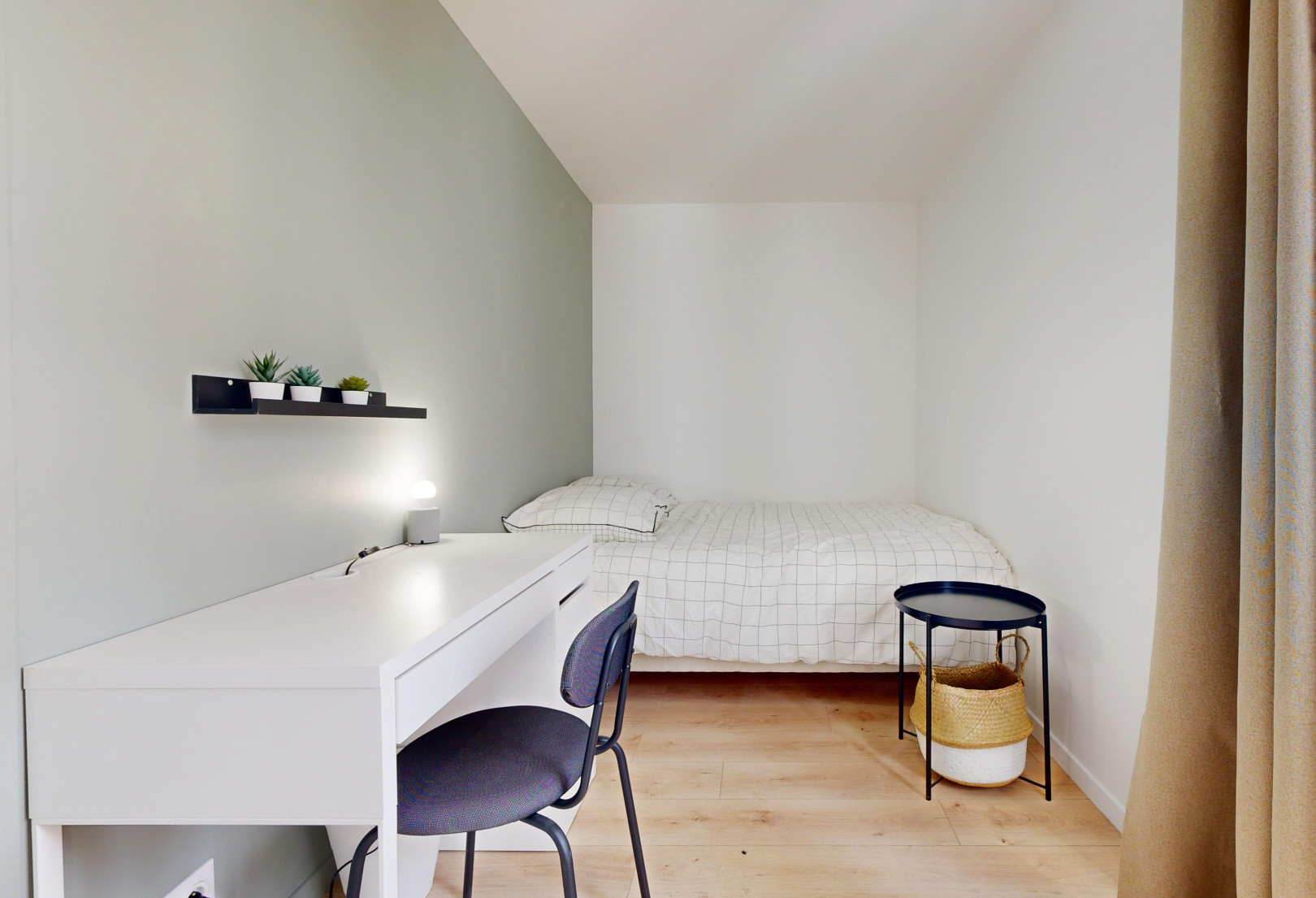 
                                                Colocation
                                                 KER EUGENE 8