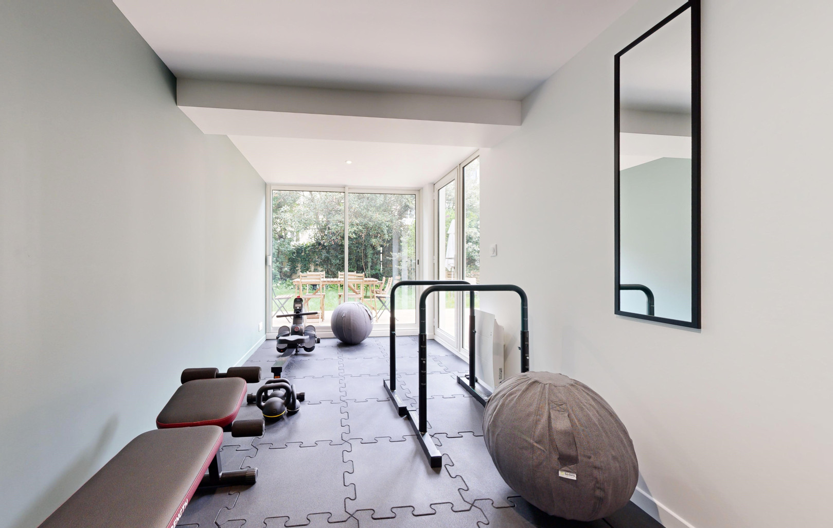 
                                                Colocation
                                                 KER MUN 4