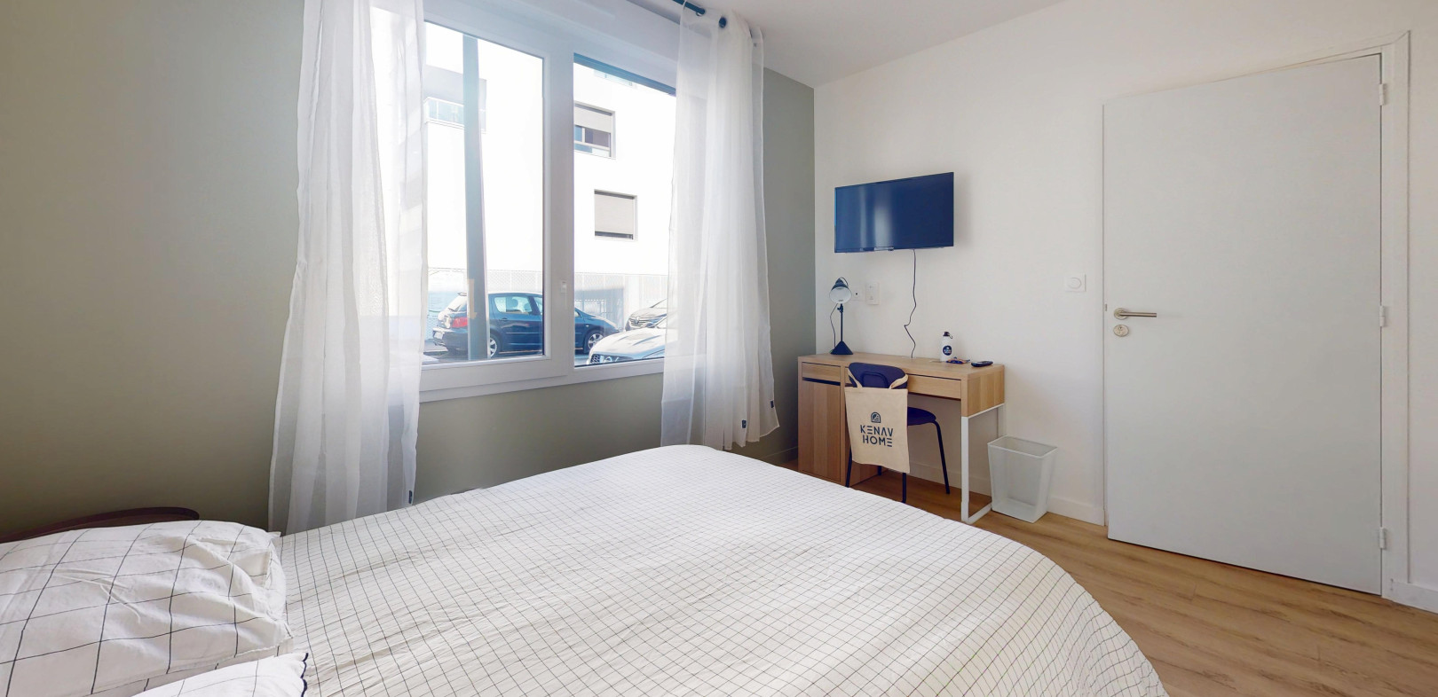 
                                                Colocation
                                                 KER SAENS 4