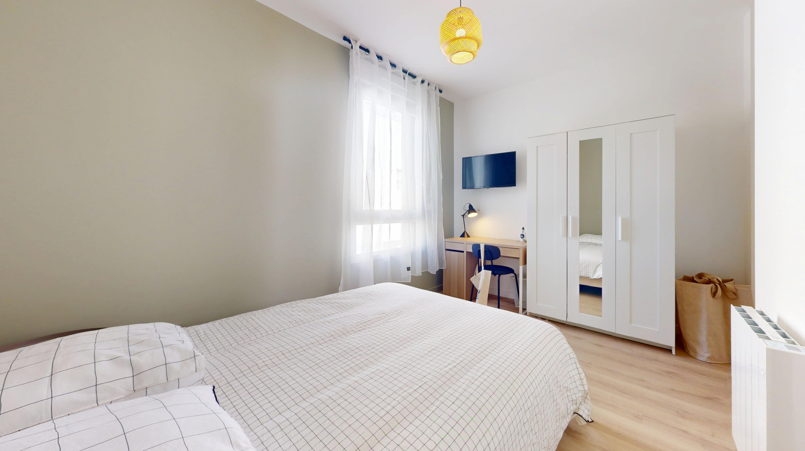 
                                                Colocation
                                                 KER SAENS 4