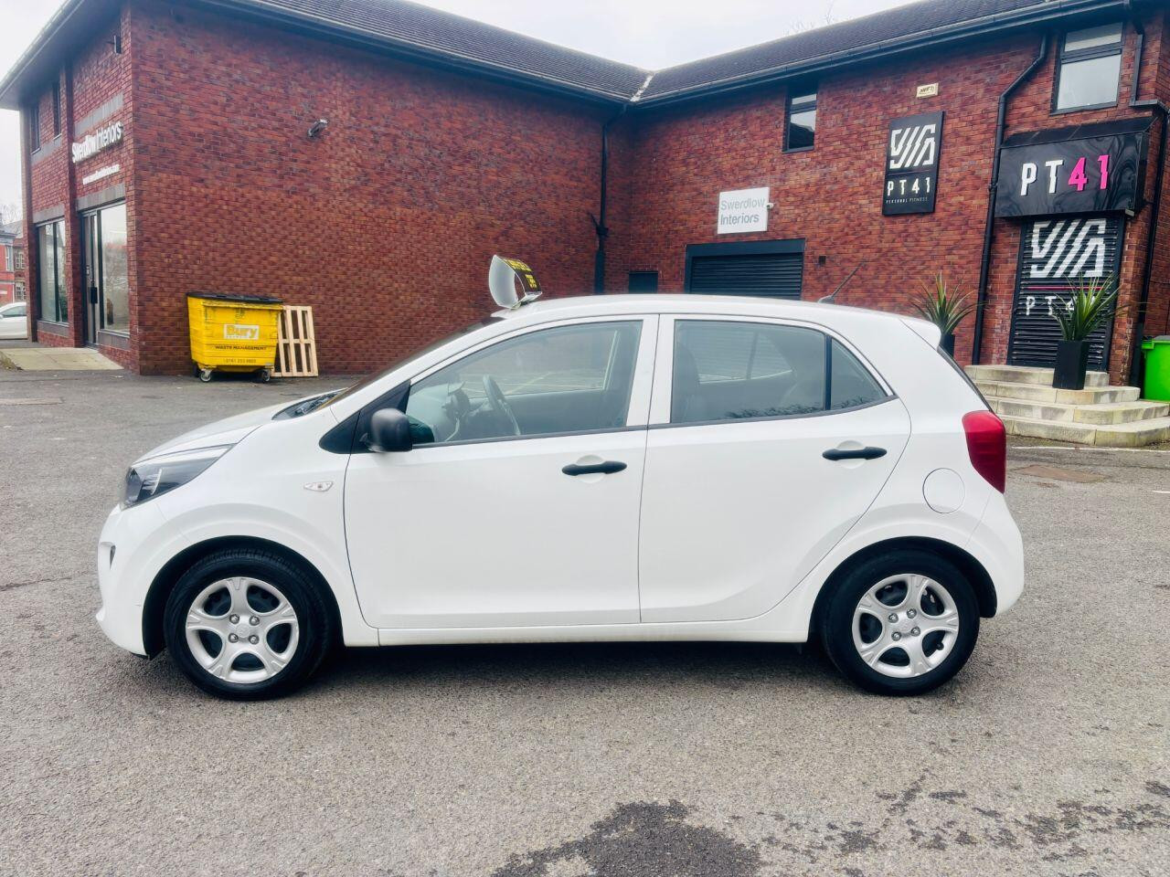 
                                                Voiture
                                                 KIA Picanto 1.0 1 Hatchback 5dr Petrol Manual Euro 6 (66 bhp) MOT 2/27 FSH 11K 1 OWNER ULEZ