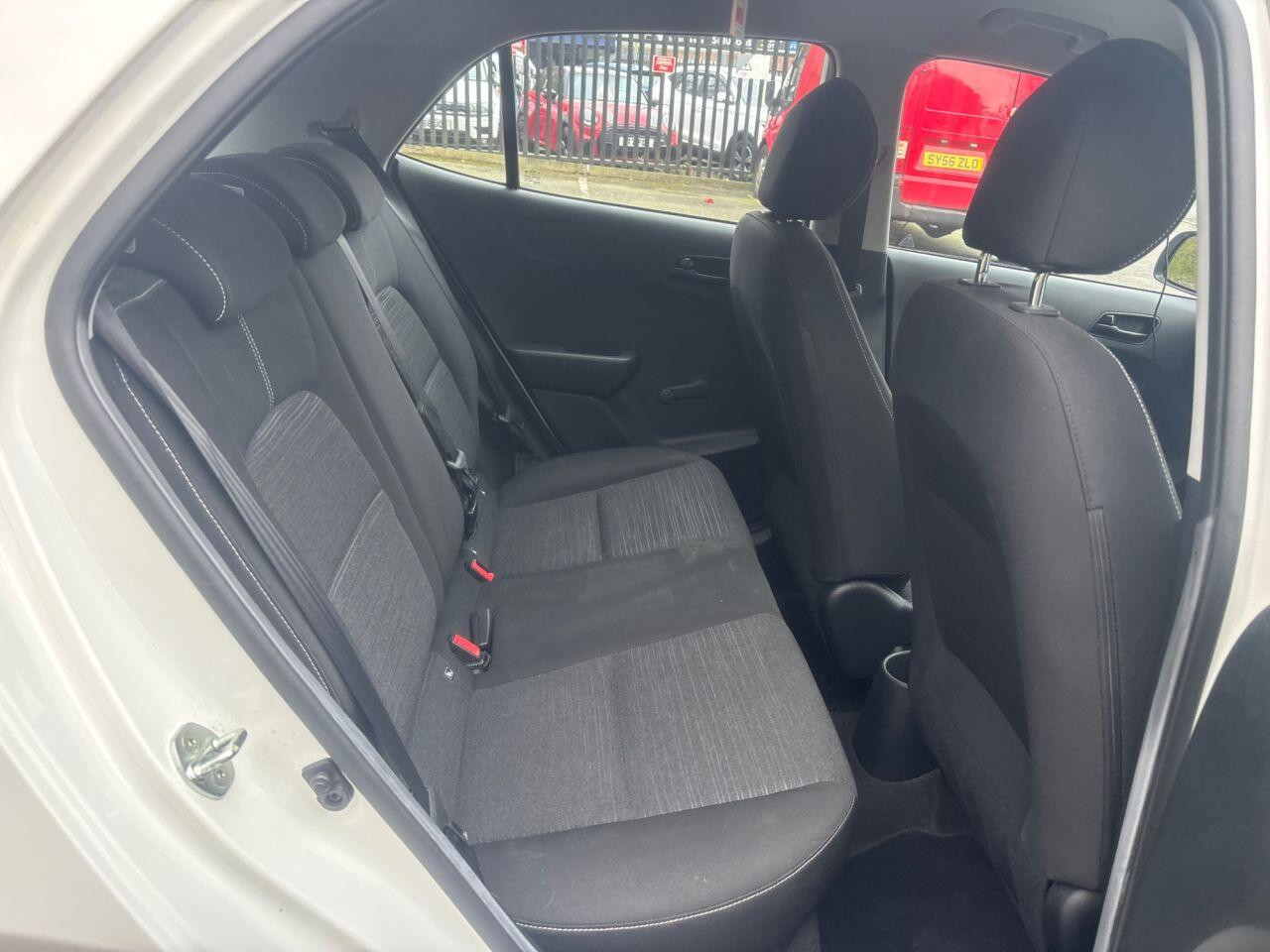 
                                                Voiture
                                                 KIA Picanto 1.0 1 Hatchback 5dr Petrol Manual Euro 6 (66 bhp) MOT 2/27 FSH 11K 1 OWNER ULEZ