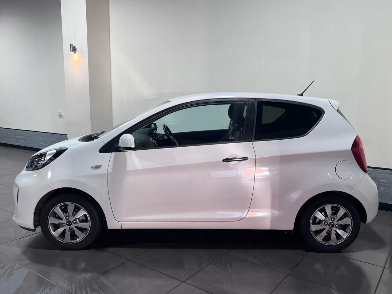 Voiture
                                                 KIA Picanto 1.0 SR7 Hatchback 3dr Petrol Manual Euro 6 (65 bhp)