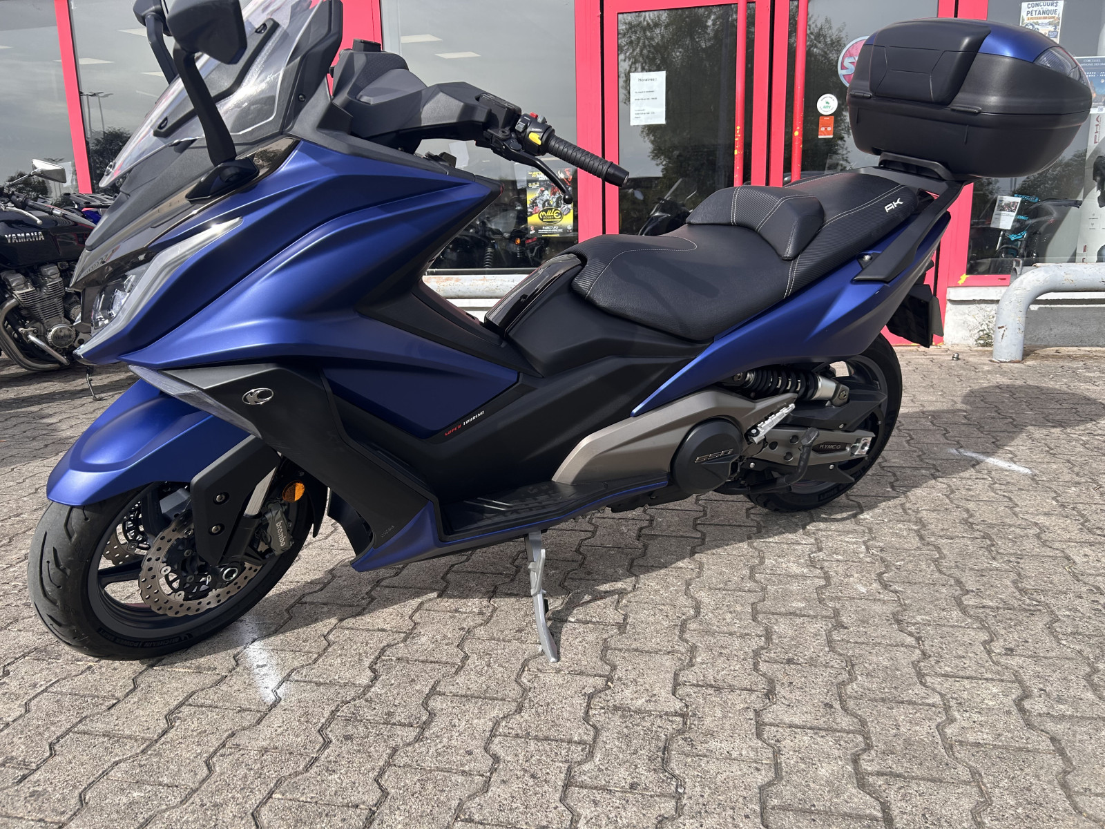 
                                                Moto - Scooter
                                                 KYMCO AK 550 – VERSION TOURING – BLEU MAT – 10 160 KM – GARANTIE 3 MOIS 2021