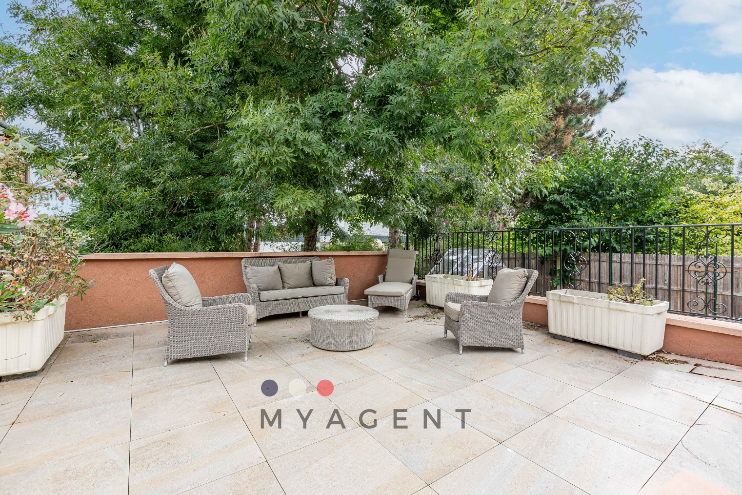 
                                                Vente
                                                 L’élégance d’un lieu, l’inspiration d’une vie